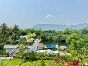 เดอะเบสแคปซูล รีสอร์ท