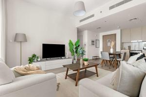 Silkhaus Vacation Homes Chic 1BR in Creek Beach Grove with Pool view