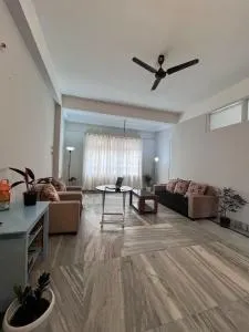 Expressway Minimalist Beltola - Hostel - Khānāpāra