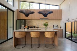 Villa Zara Spacious, Chic and Classy 2 Bedroom Home 5 minutes from Uluwatu Cliff Edge