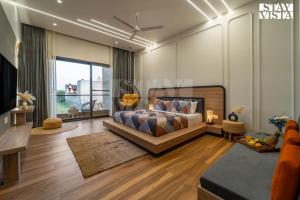 StayVista at Stay-ish Villa with Pool, Wi-Fi, BBQ