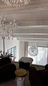 OstalBlanc Belle villa contemporaine avec piscine