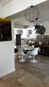 OstalBlanc Belle villa contemporaine avec piscine