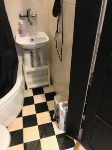 studio black and white