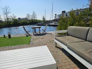Lemmer House - Luxe familiehuis aan het water