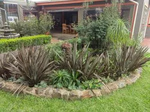 Sibahlenomhlambi Guesthouse - Delmas