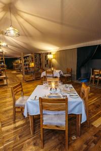The African Kongoni Serengeti Camp