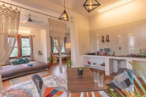 Indie apartments- Keri's Studio with Kitchen