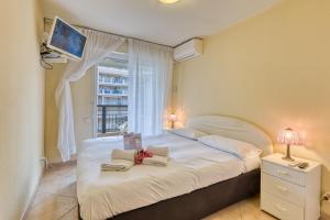 Garden View Daturas - Happy Rentals