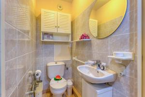 Garden View Daturas - Happy Rentals