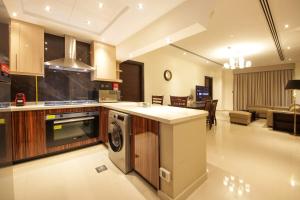 Luxury 2BR Apartment in Downtown near Burj Khalifa