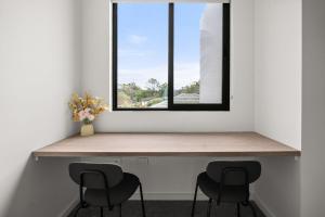 2M 4B Abnb-Style Home in Miranda Nr Westfield & Train with Free Parking