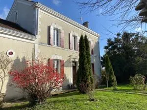 Family home with pool in a wooded park - 圣塞沃兰