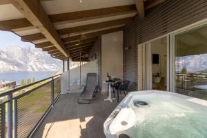Hi Hotels Torbole - Heated Outdoor Pool & Spa