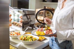 Hi Hotels Torbole - Pool & Spa