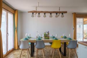 Maisons de vacances L-intemporel - Grand Jardin avec Piscine : photos des chambres