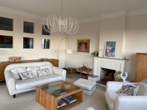 Villa Shangrila, charming house with sea view, swimming pool and garden nr Monaco and Italy