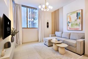 STAY BY LATINEM Luxury 1BR Holiday Home CVR A901 near Downtown