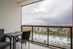 Homey Comfort Stay Apartment by BookingHost