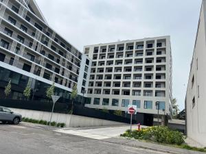 Executive Studio free street parking