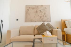Bnbeyonds Sassy Studio with Expansive Balcony