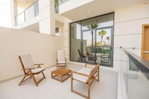 Bnbeyonds Sassy Studio with Expansive Balcony