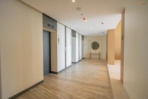 Bnbeyonds Sassy Studio with Expansive Balcony