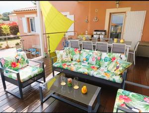 Superbe Villa 5 étoiles PresquÎle de Giens la Madrague Rita la Villa dOr vue mer piscine