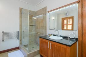 San Lameer Villa 14304 - 5 Bedroom Luxury - 10 pax - San Lameer Rental Agency