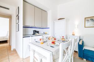 904 - Rooftop in city center, beach 100m away