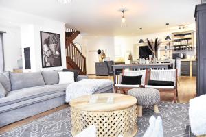 4on Pebbles Holiday Home