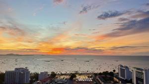 Seaview Condo The scenery is beautiful