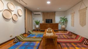 Standalone 3 bedroom 160 sqm villa with huge front and back yard, next to the internet-famous park in the ancient city