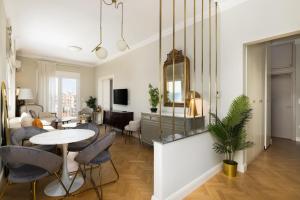 La Maison Dorée - Elegant Stay with Unique View by BiNoBi!