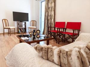 Christina In 5 min to Metro Station