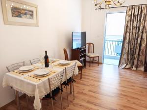 Christina In 5 min to Metro Station