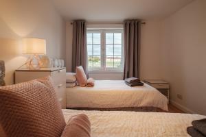 Mackie Residence - SJA Stays - 3 Bed Apartment with parking