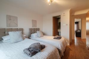 Mackie Residence - SJA Stays - 3 Bed Apartment with parking