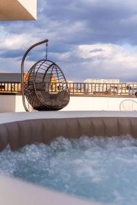 Skylark - Cairo Penthouse cu Jacuzzi si Vedere la Munte