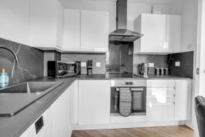 Urban City Stay - SJA Stays - Modern 2 Bed Apartment