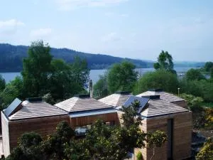 Red Kite Eco Bothy - with Hot Tub - 新盖洛韦