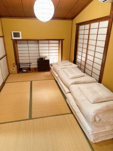 Spacious Traditional Japanese House with Modern Amenities near Shibuya for Families and Groups up to 8 Guests