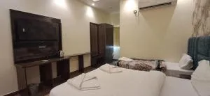 Hotel Madhuram Ayodhya - Ayodhya