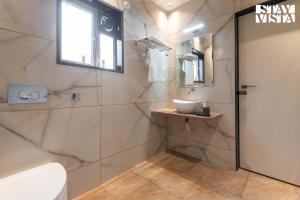 StayVista at Aura Farmstay with Pool & Lawn