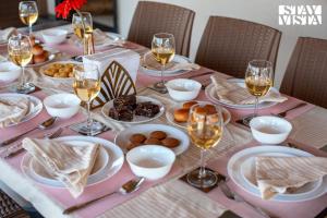 StayVista at Aura Farmstay with Pool & Lawn