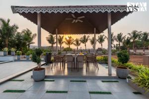 StayVista at Aura Farmstay with Pool & Lawn