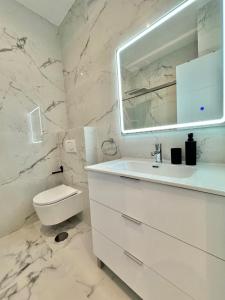 LaFrenchTouch - Estudio con piscina todo el año