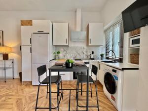 LaFrenchTouch - Estudio con piscina todo el año