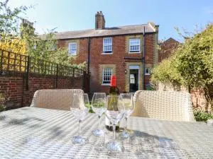 7 Coastguard Cottages - Felpham