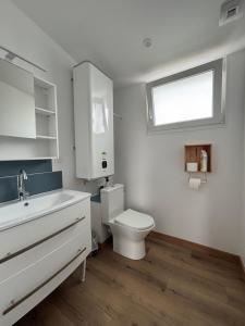 Maisons de vacances Maison avec terrasse, 10 couchages, a 200 m de la plage : photos des chambres